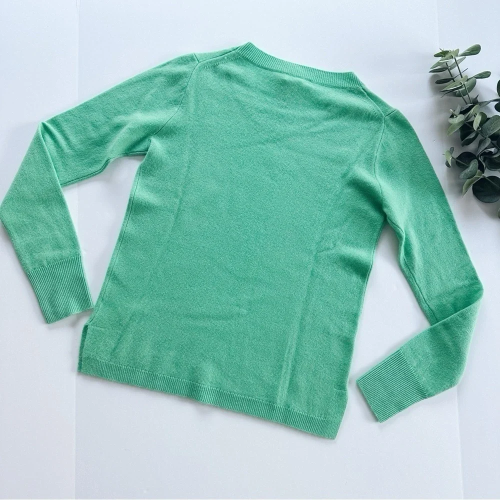 J.Crew Women’s Cashmere Classic Green Crew Neck Sweater - Picture 7 of 7